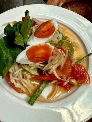 Thai Papaya Salad at Hippie Vegan in Bangkok
