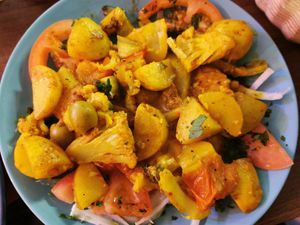 Teil des veganen Menüs mit Getränk at Persepolis - Snackistan in South East London