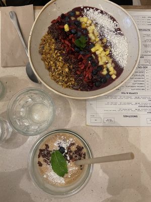 Acai bowl and protein smoothie   at Daluma in Berlin