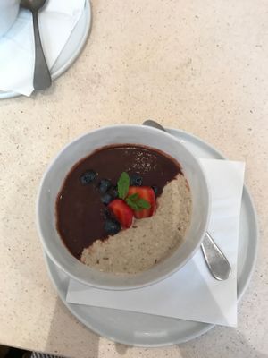 mueseli with berry compote at Daluma in Berlin