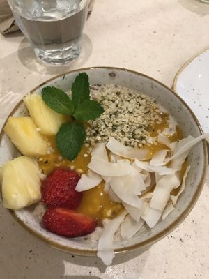 Probiotisches Müsli mit Mango-Toppinh at Daluma in Berlin