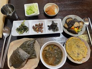 Lotus leaf-steamed rice set  at Maji - 마지 in Seoul