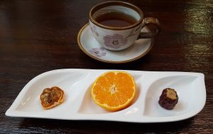 Lotus tea and dessert (연잎차 & 3가지 후식) at Maji - 마지 in Seoul