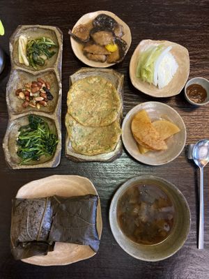 Delicious set korean savoury pancakes + sides at Maji - 마지 in Seoul