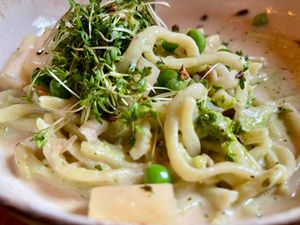 PASTA

Verse pasta, witloofsaus, daslookpesto, sugarsnaps
 at Planteet in Aalst