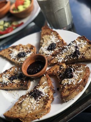 Tostadas francesas con chia  at Samsara in Antigua