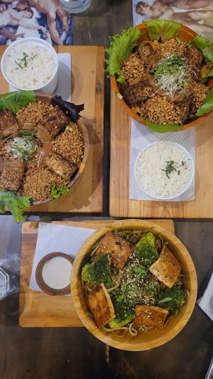 Wok Green Curry Tofu, Wok Peanut Tempeh at Samsara in Antigua