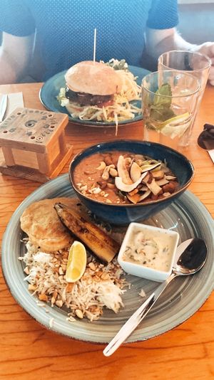 Veganer Burger & Pink Daal  at The Vegan Eagle in Hamburg