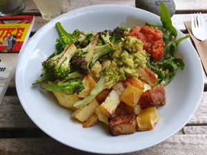 Broccoli dish with extra crispy potato at The Vegan Eagle in Hamburg