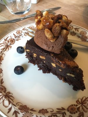 Chocolate peanut brownie, avocado mouse and peanut brittle... mmmmm at The Vegan Eagle in Hamburg