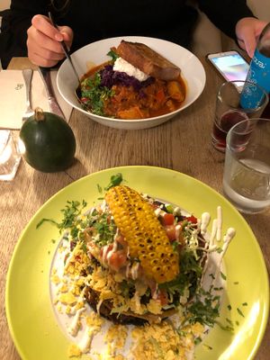 Gulasch & Mexikanische Tostada at The Vegan Eagle in Hamburg