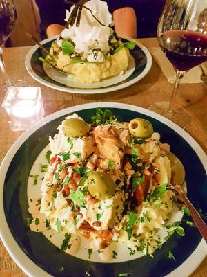 Mediterranean smashed potatoes of the special menue at The Vegan Eagle in Hamburg