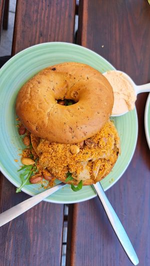 Thai Chicken Chili Bagel at Bagels & Beans - Plaats in The Hague