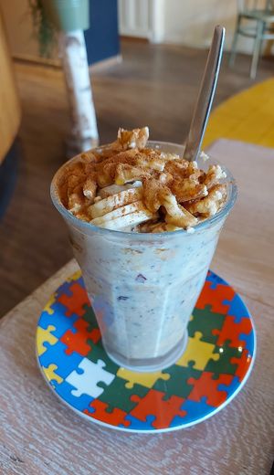 Warm oatmeal with oat milk, fruits and nuts at Bagels & Beans - Piet Heinplein in The Hague