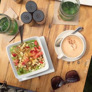 Amaze-bowl & chai latte at Kreation Organic Kafe in Venice