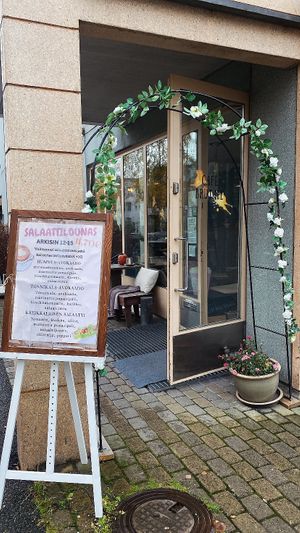 Salaattilounas joka päivä 11-15 at Cafe Brutale in Helsinki