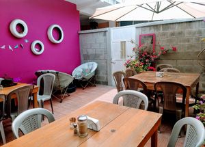 Cute patio with plenty of sun at Mandarina in Quetzaltenango