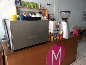 One of the few places to make espresso based coffees (latte, macciato, cappuccino) with soy, almond or coconut milk. Also a nice variety of organic teas produced by a woman's co-op at Mandarina in Quetzaltenango