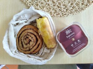 Cinnamonroll and Applecrumble at Glutenfreies Paradies Freilassing  in Freilassing