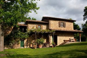 La nostra casa in pietra immersa nel verde – Our stone house surrounded by nature at Angolo del Benessere in Assisi