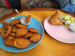 Vegetable Pakoras and Samosa at Nirvana Cafe in Luxembourg City