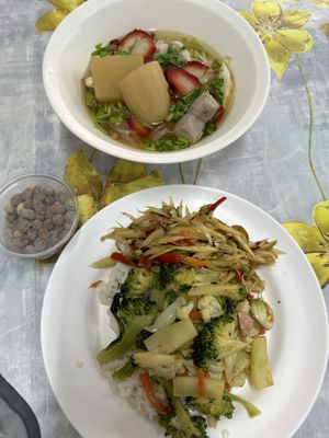 Lunch, noodle soup prepared to order  at Fine Juicy Kitchen in Chanthaburi
