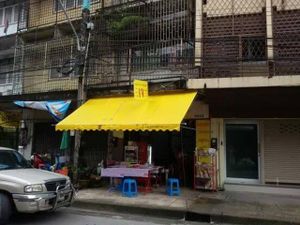 View from street at Fine Juicy Kitchen in Chanthaburi