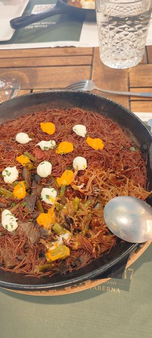 Fideuá de espárragos y setas at UVE - Restaurante Vegano - Vegetariano en Granada in Granada