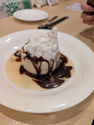 Vegan fluffy pancake with ice cream and agave at Vege Kitchen KelaKela in Osaka