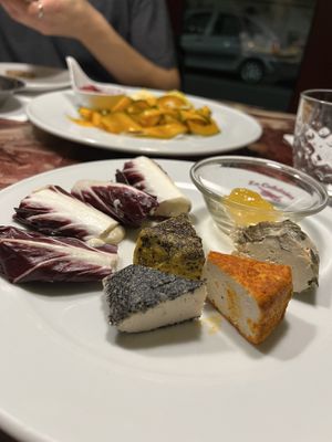 Vegan cheese selection #Veganuary at La Colubrina in Milan