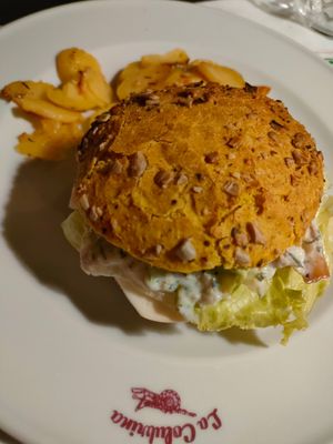 Yellow and green: burger buonissimo! at La Colubrina in Milan