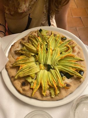 Zucchini flower pizza   at La Colubrina in Milan