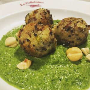 Suppli di quinoa si
Pesto di zucchine, vegan at La Colubrina in Milan