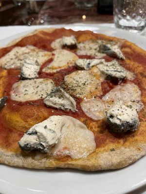 „La Colubrina“ pizza with vegan blue cheese  at La Colubrina in Milan