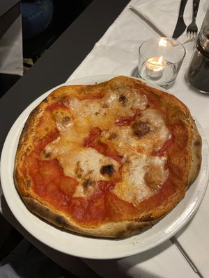 Pizza Regina 🍕  at La Colubrina in Milan
