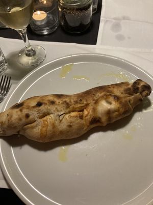 Baguette (calzone - folded pizza with tofu and spinach)   at La Colubrina in Milan
