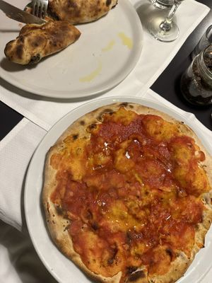 Calzone and Aromatica pizza  at La Colubrina in Milan