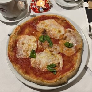 Pizza Regina  at La Colubrina in Milan