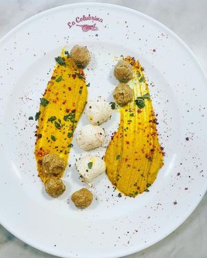 Cauliflower bites on creamed pumpkin and "cashewrella" at La Colubrina in Milan