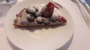 Berry cream pie at La Colubrina in Milan