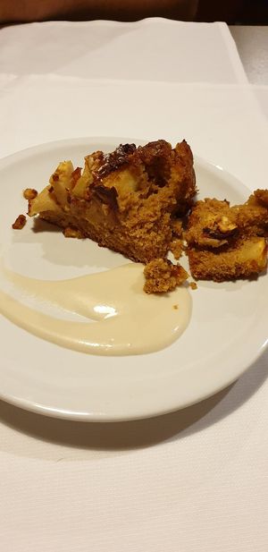 Vegan apple pie at La Colubrina in Milan
