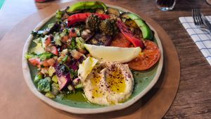 Grilled vegetables with hummus at Green 73 in Bruges