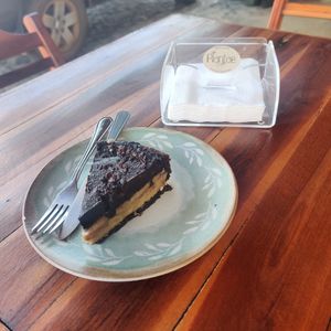 Chocolate and salty cashew caramel ! at Plantae Café - Natural, Artesanal, Vegana, Sem glúten  in Urucuca