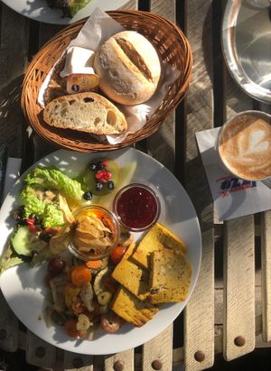 the vegan breakfast & a soy cappuccino at Caffe Latte in Hamburg
