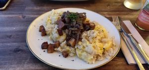 Vegane Käsespätzle mit Räuchertofu at Zum Spätzle in Hamburg