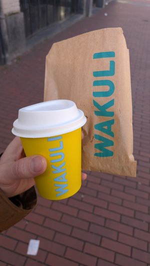 Coffee and cookie at Wakuli Coffee | Visstraat  in Noord-brabant
