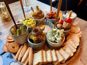 Vegan sneukelbord €15 (April 2026) at Den Johnny in Ghent