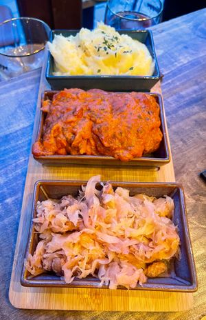 Heerlijke vegan gerechten van Gewoon.Anders: Balletjes in tomatensaus, aardappelpuree en kool met speckjes at Den Johnny in Ghent