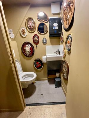 Toilet at Den Johnny in Ghent