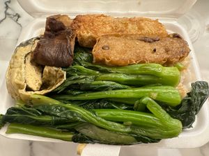 Delicious plate with amazing greens!  at Vegetarian Service in Hong Kong Island